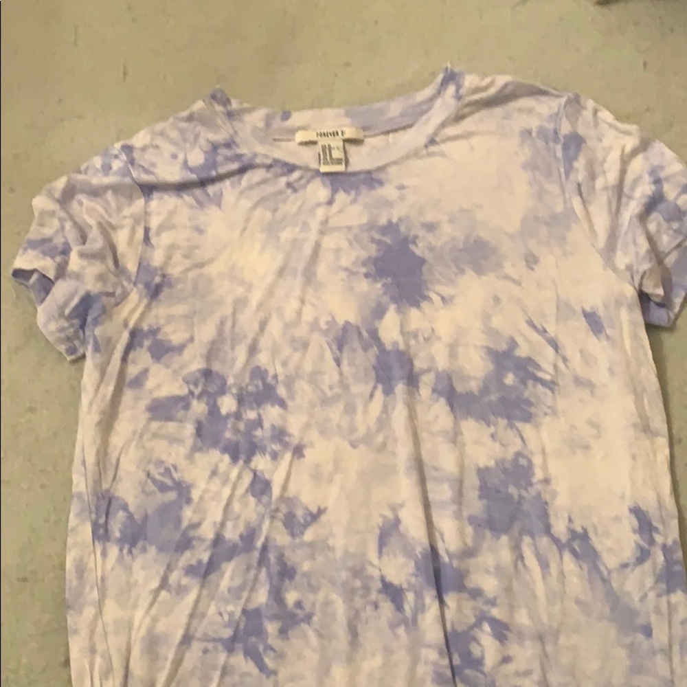 i am selling a blue and white tie dye top